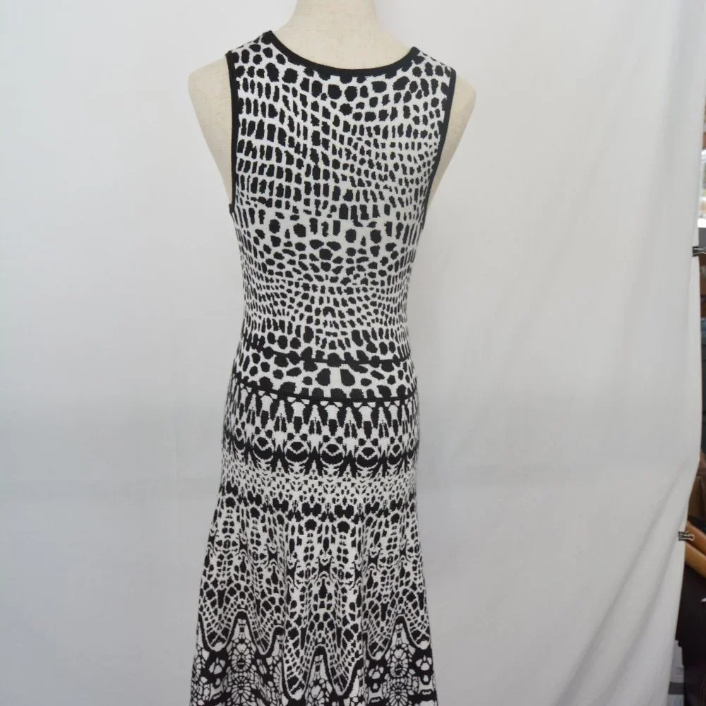 Sioni black and white knit dress in size M - Picture 10 of 17